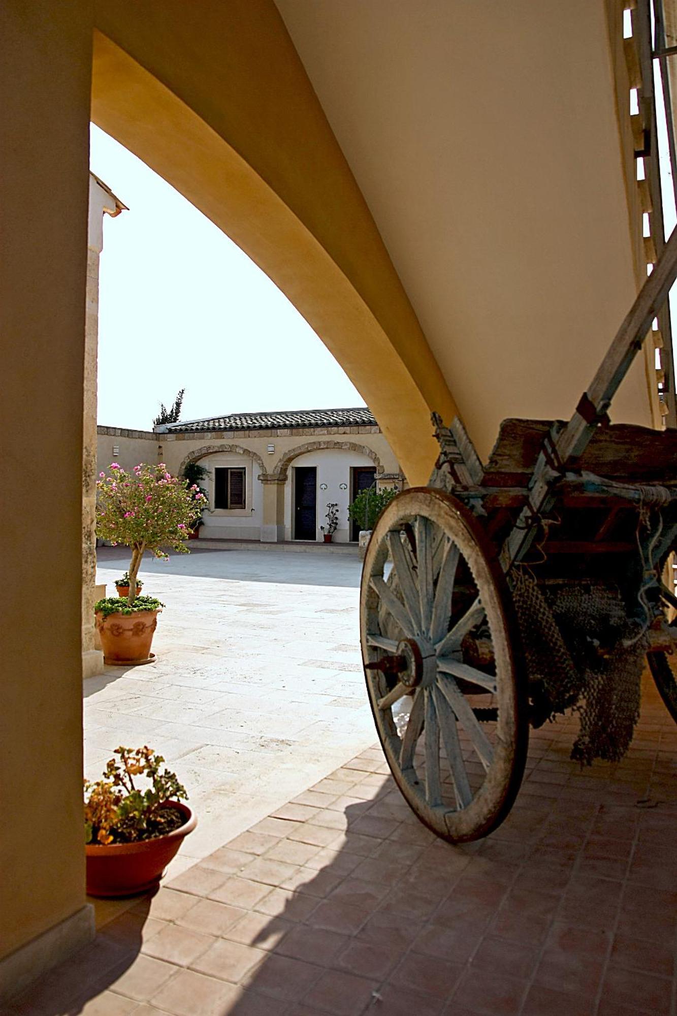 Hotel La Corte Del Sole Lido di Noto Eksteriør billede